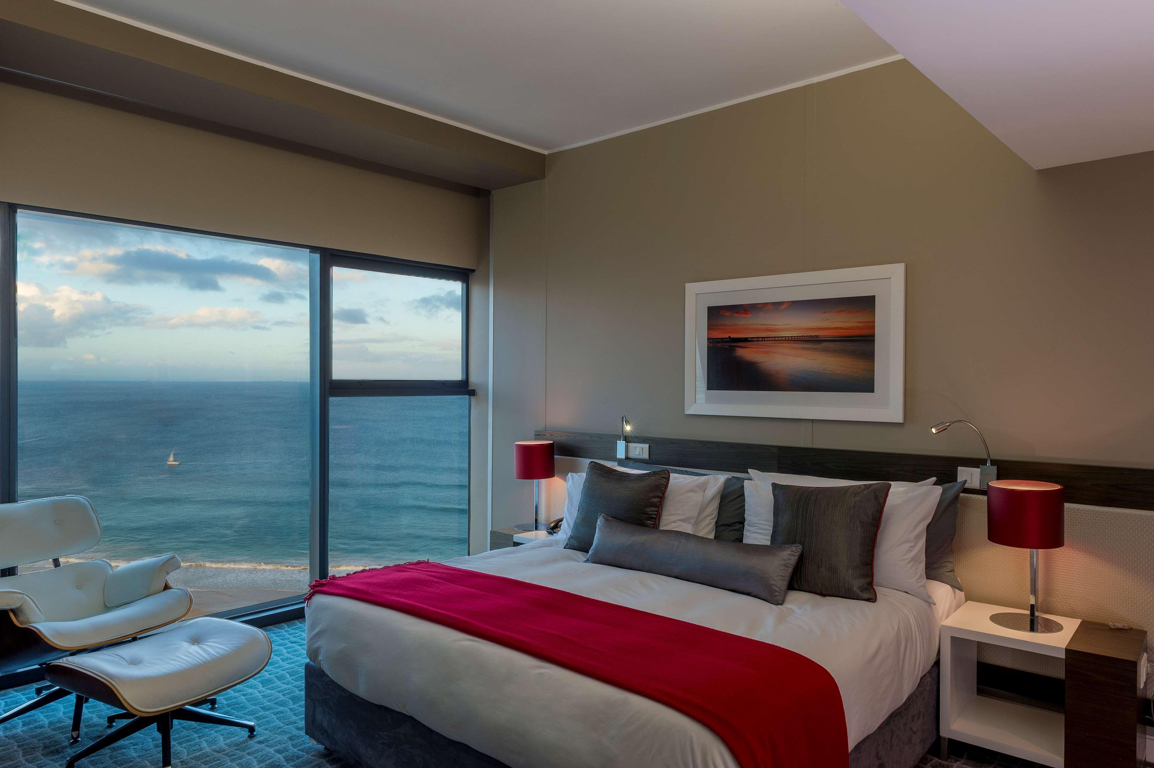Radisson Blu Hotel, Port Elizabeth Zewnętrze zdjęcie A bedroom at the Southern Sun Waterfront Cape Town