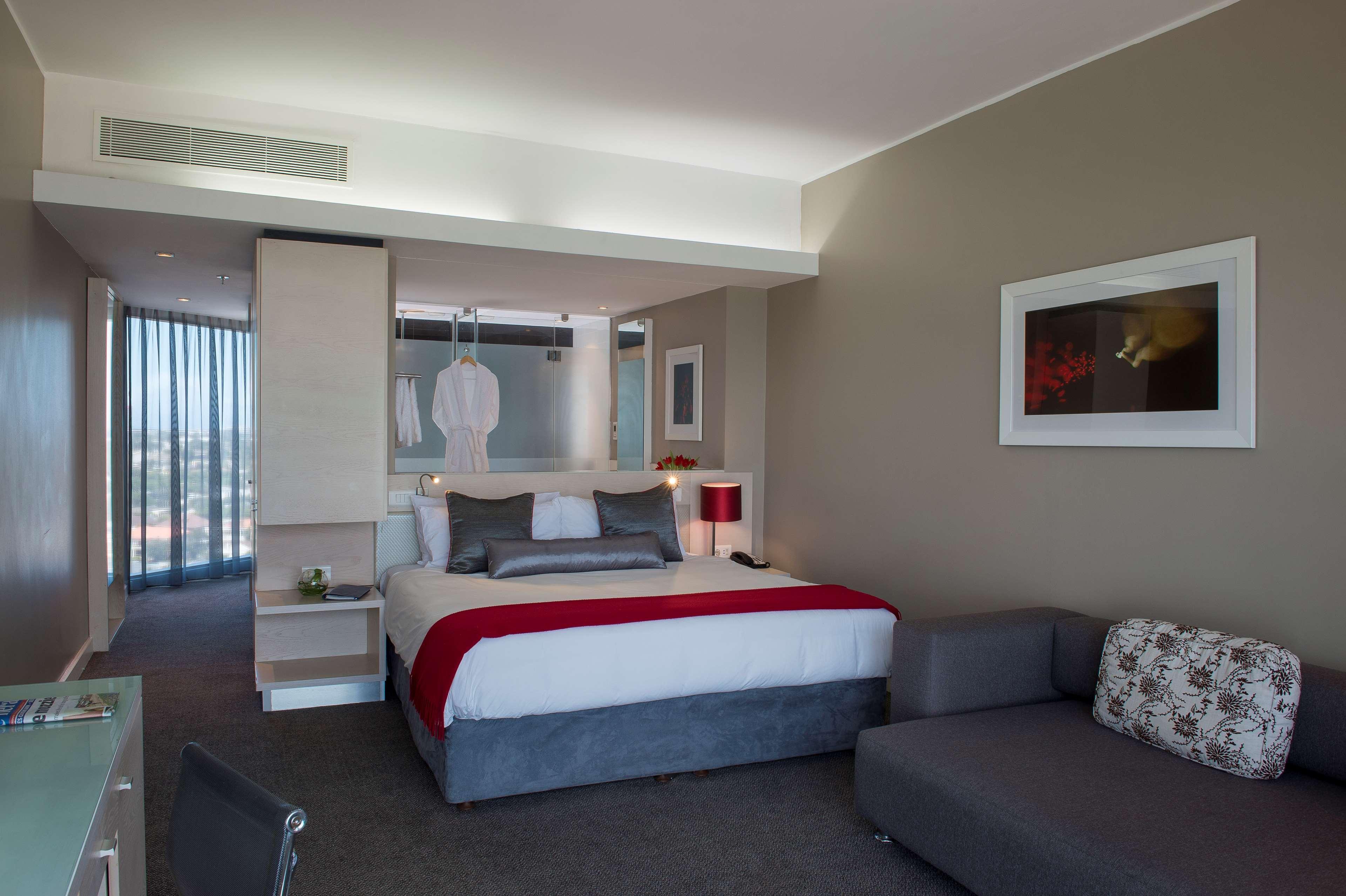 Radisson Blu Hotel, Port Elizabeth Zewnętrze zdjęcie A room at the Southern Sun Waterfront Cape Town