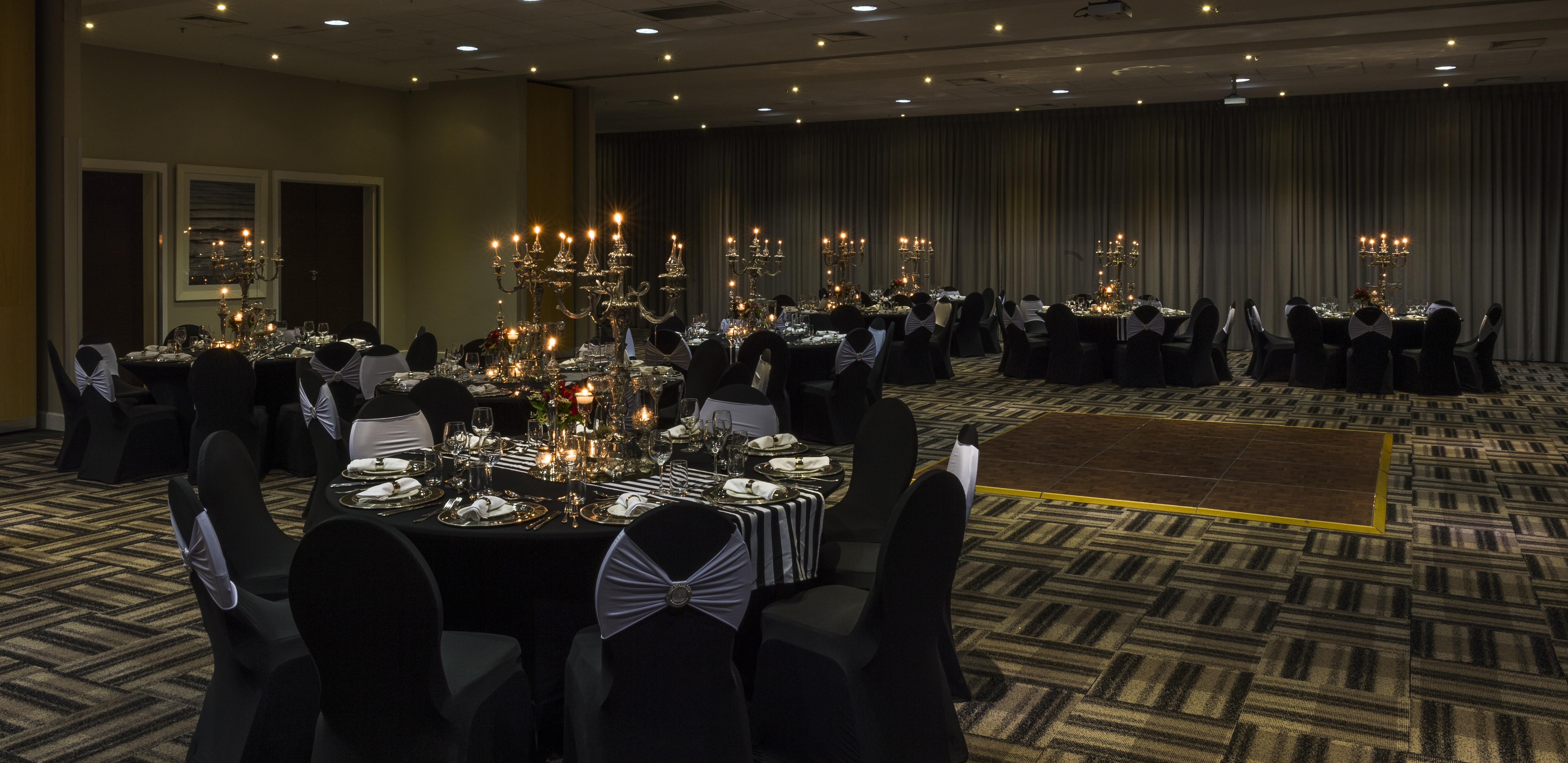 Radisson Blu Hotel, Port Elizabeth Zewnętrze zdjęcie The ballroom at the Crowne Plaza Hotel, Parramatta