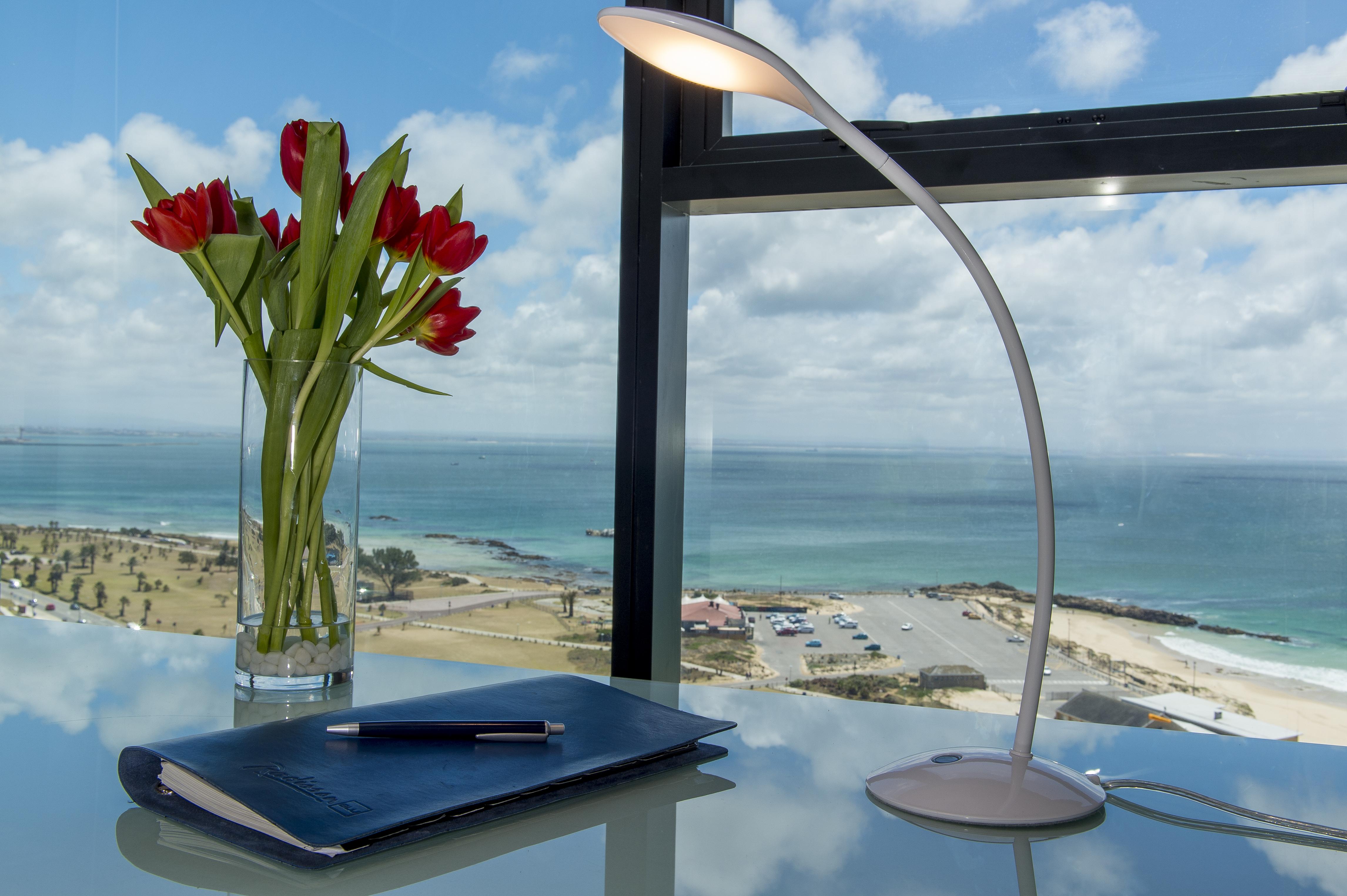 Radisson Blu Hotel, Port Elizabeth Zewnętrze zdjęcie LED desk lamp