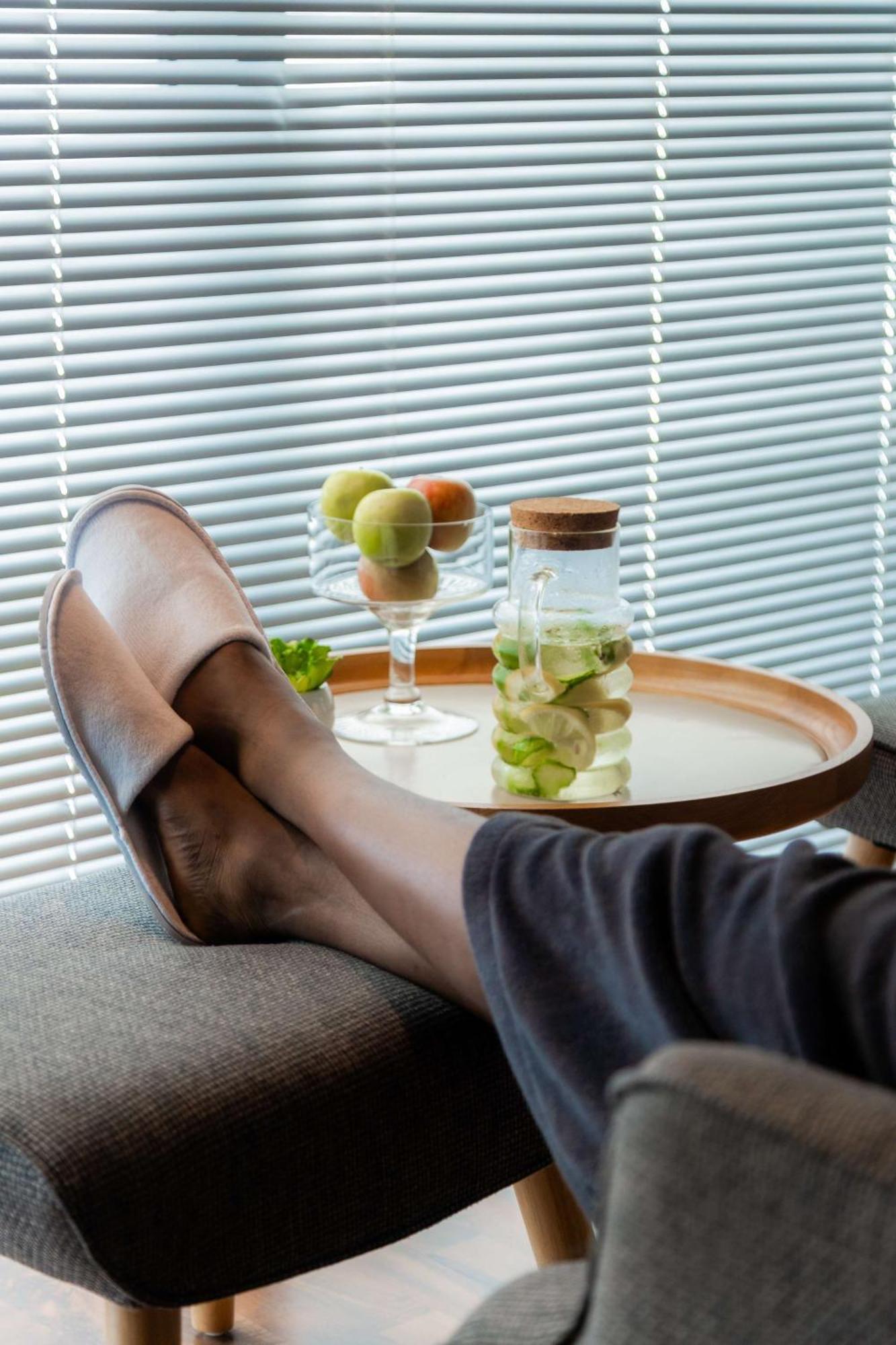 Radisson Blu Hotel, Port Elizabeth Zewnętrze zdjęcie A woman relaxing with her feet up
